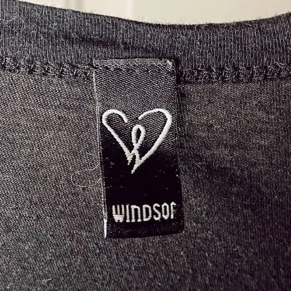 WINDSOR Women’s Oversized Distressed Graphic Tee - Picture 8 of 8